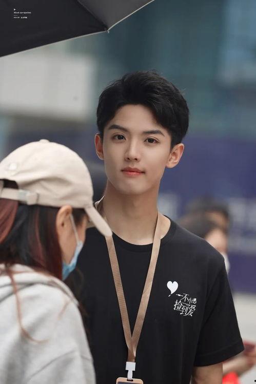 進(jìn)娛樂圈為了吃瓜的小說,從吃瓜群眾到幕后推手的逆襲之路